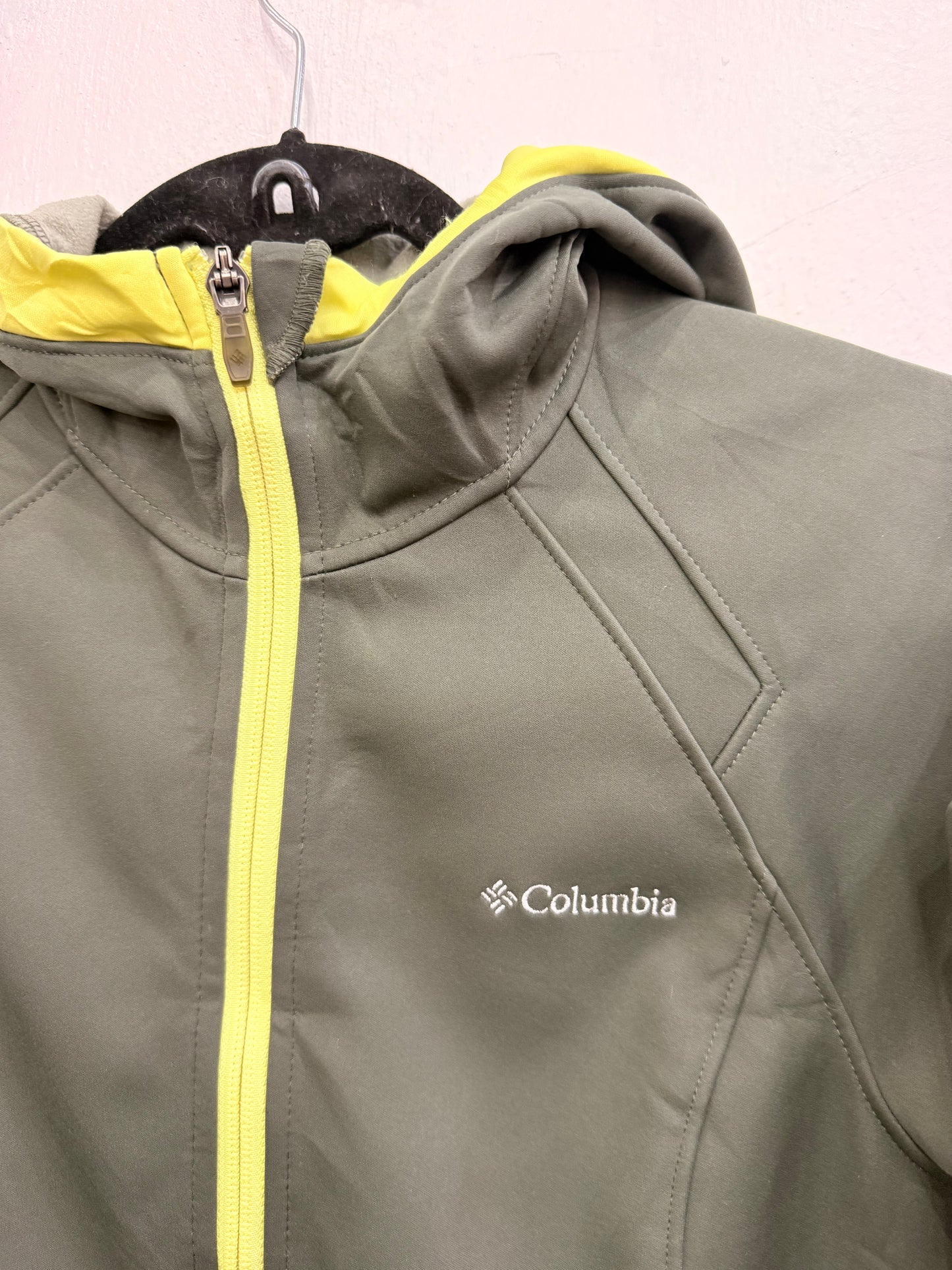 Poleron Cortaviento Columbia OmniWind Verde Con Gorro y Cierre Mujer S
