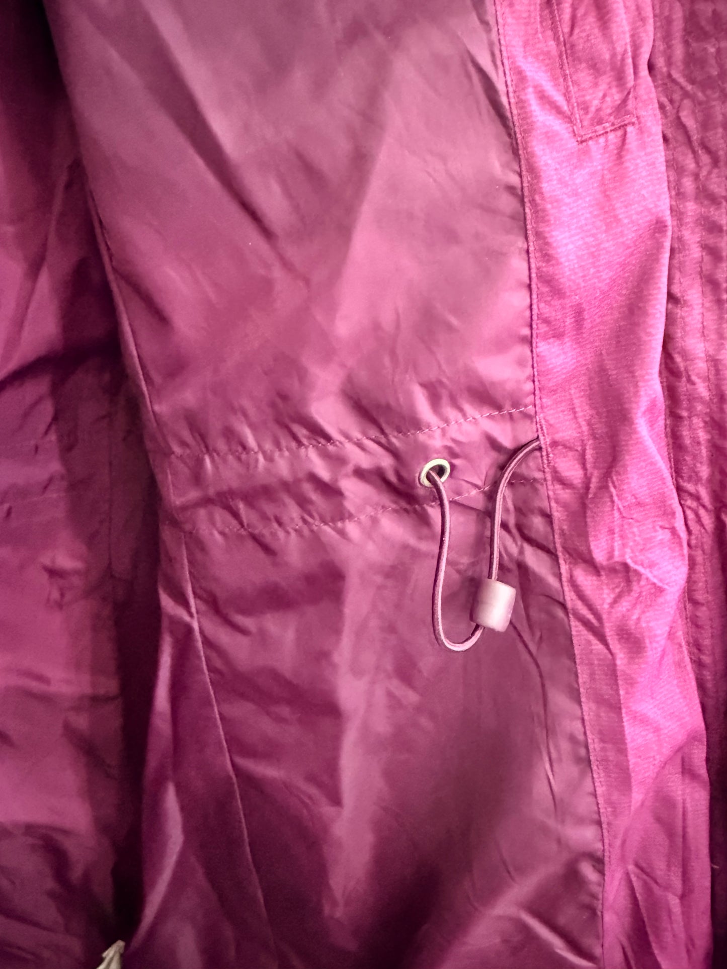 Parka Columbia Pluma Fucsia Oscuro con Gorro Removible Mujer L