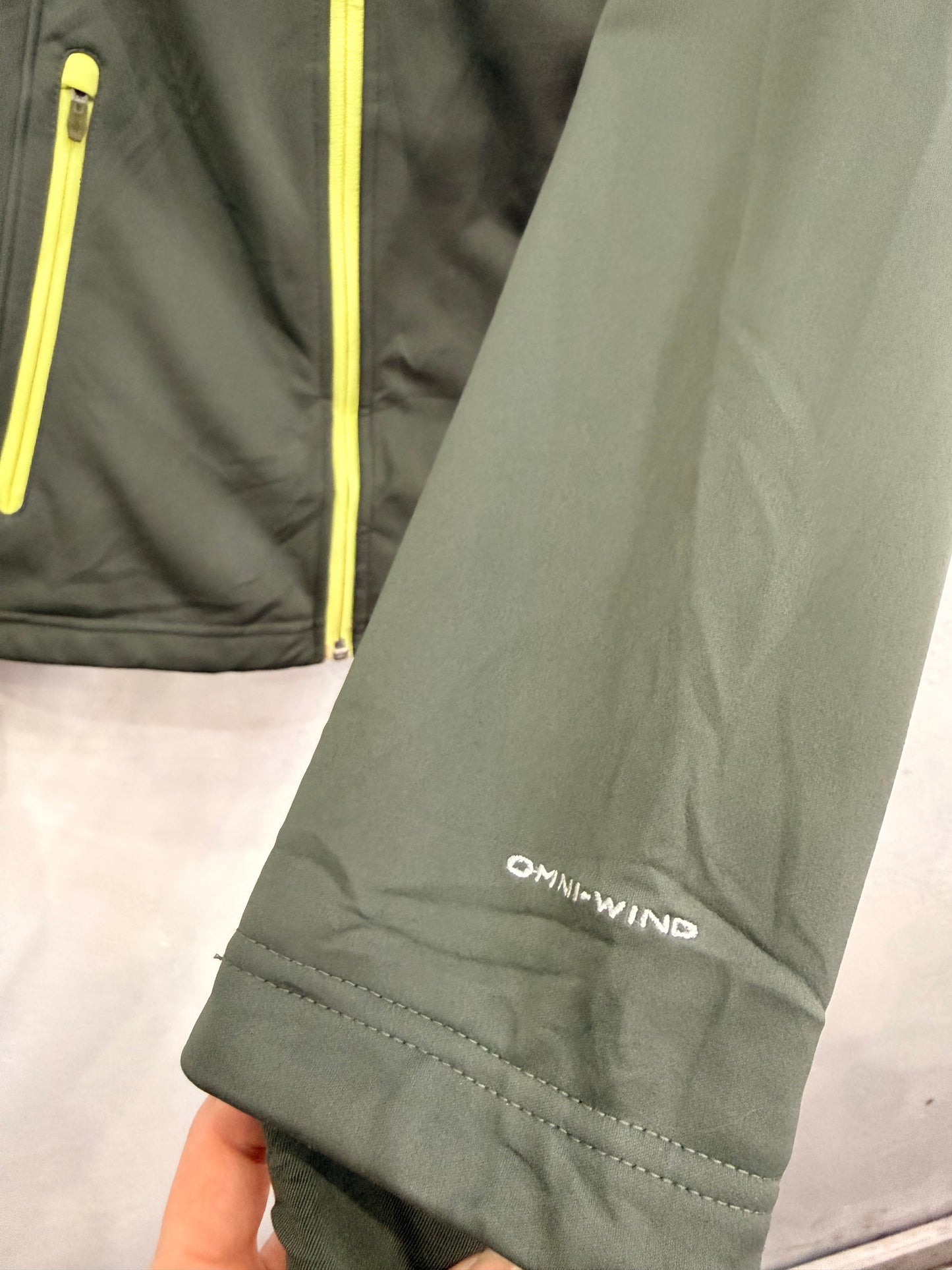 Poleron Cortaviento Columbia OmniWind Verde Con Gorro y Cierre Mujer S