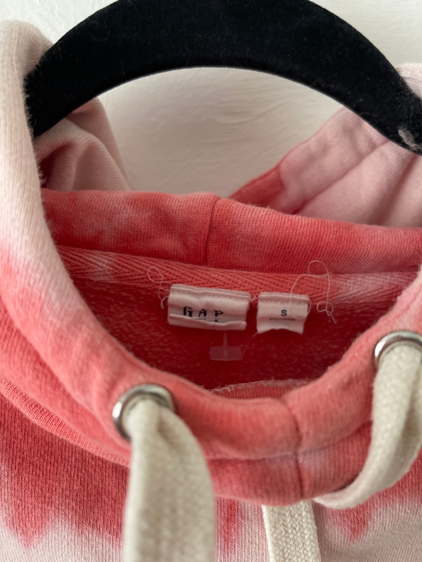 POLERON GAP TIE DYE ROSADO S MUJER